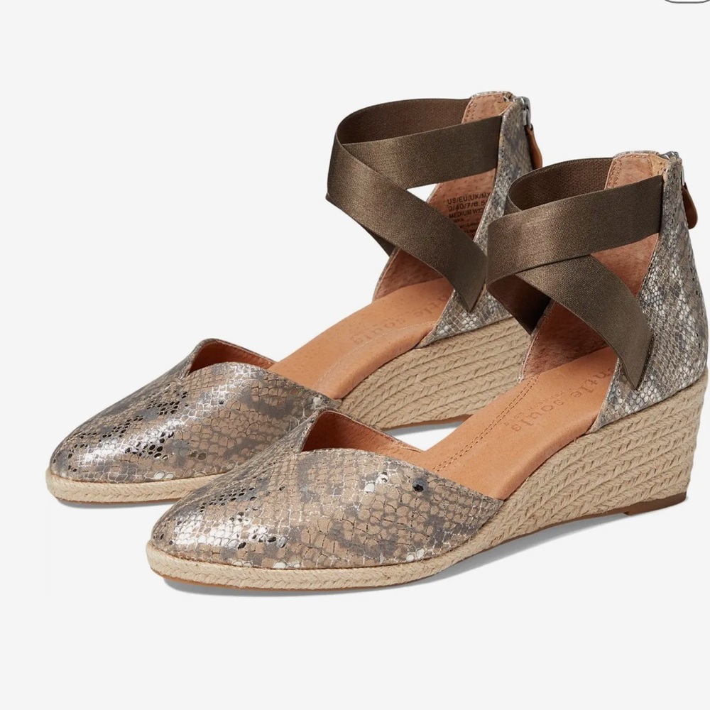 Gentle Souls by Kenneth Cole Women’s Orya Ankle Strap Pumps